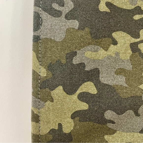 Stella & Dot Camouflage The Gamechanger Tote - Picture 6 of 12